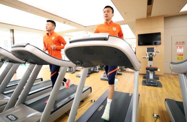 凯发k8注册-泰山第一练孙准浩视频被热议 双冠王带着严肃上路