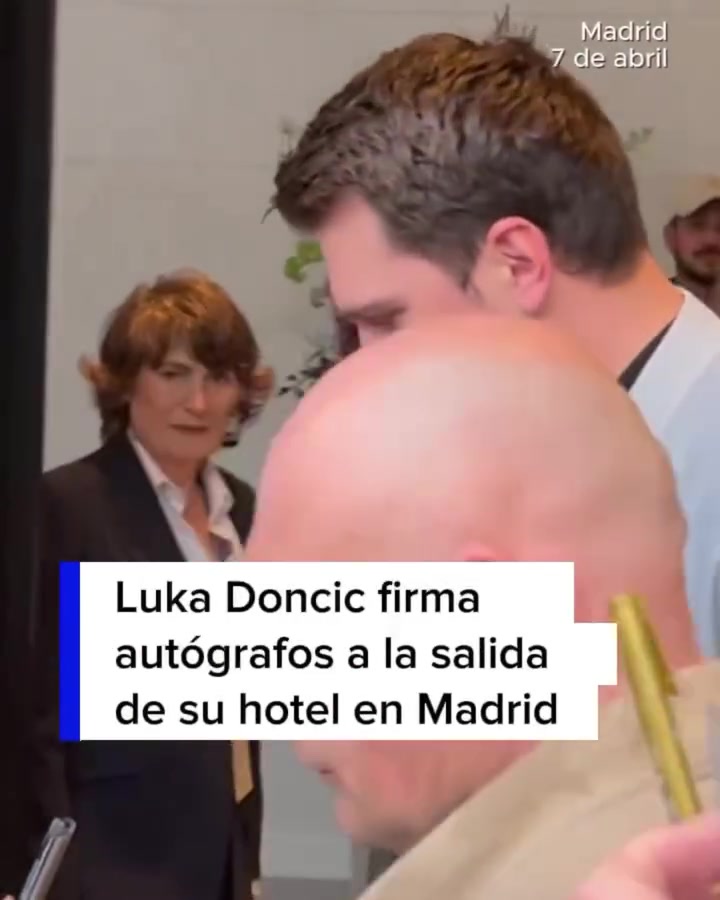 凯发k8(中国)天生赢家-好兆头？东契奇在西班牙为球迷签名 走路步态看起来正常